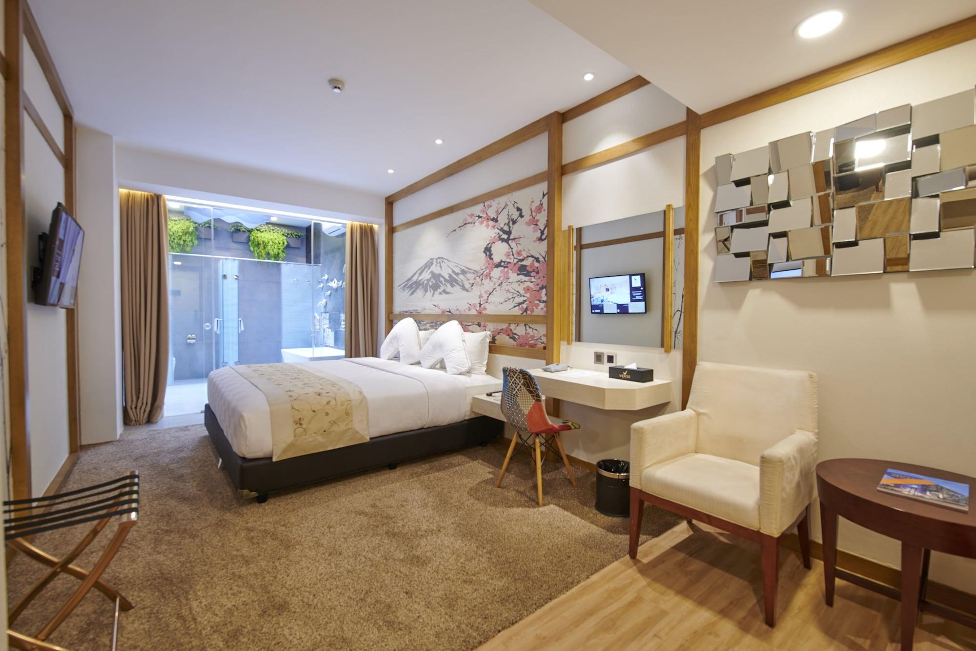 Verse Luxe Wahid Hasyim 3*