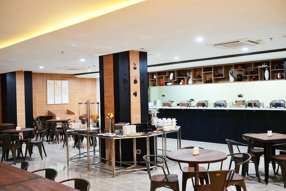 Verse Luxe Wahid Hasyim Jakarta