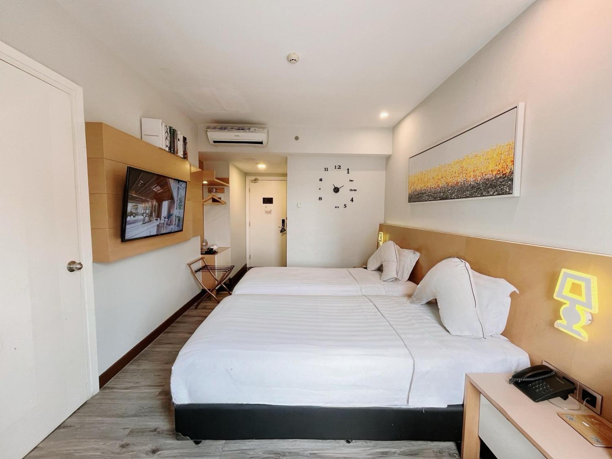 Verse Luxe Wahid Hasyim Hotel