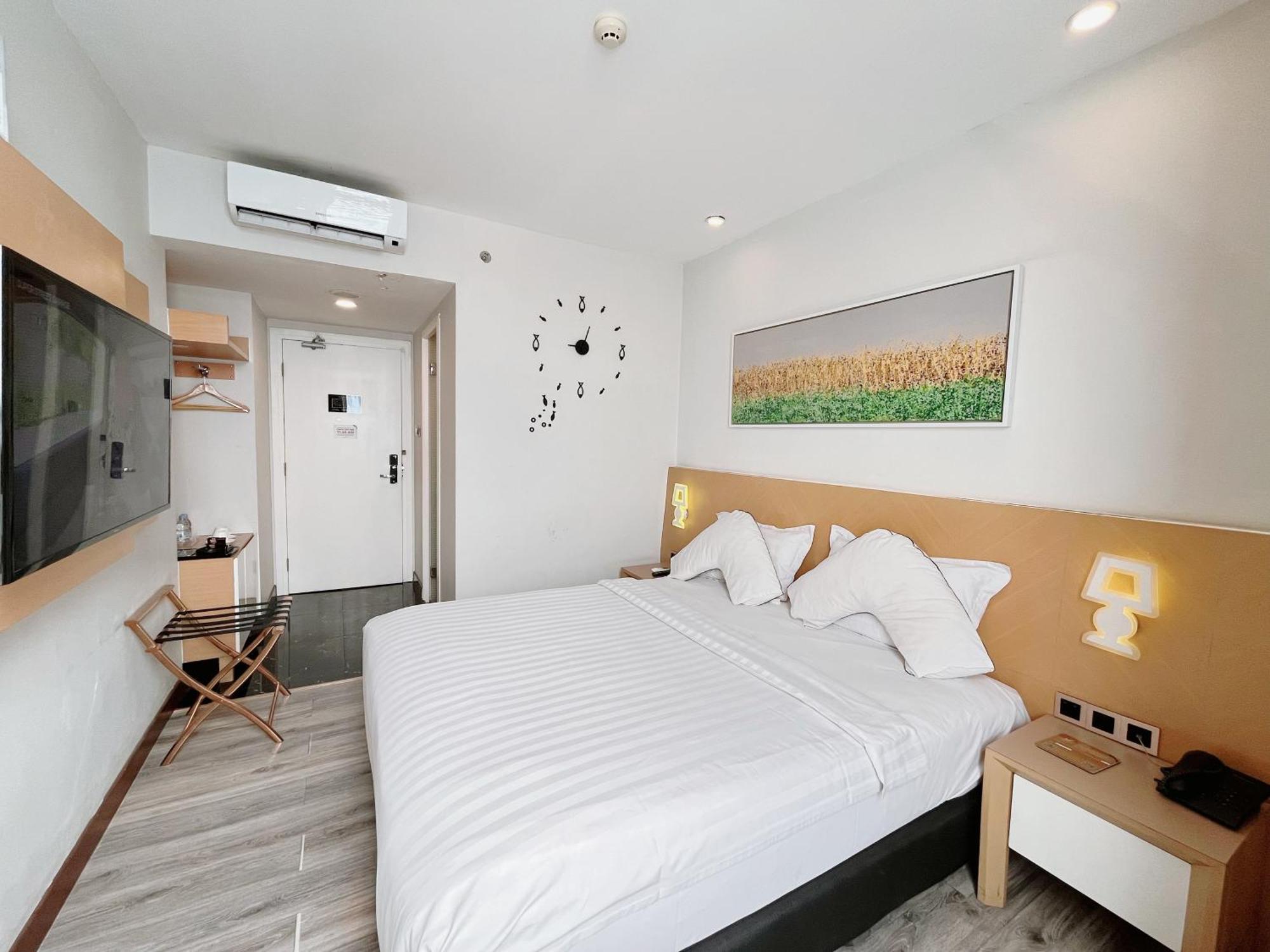 Verse Luxe Wahid Hasyim 3*