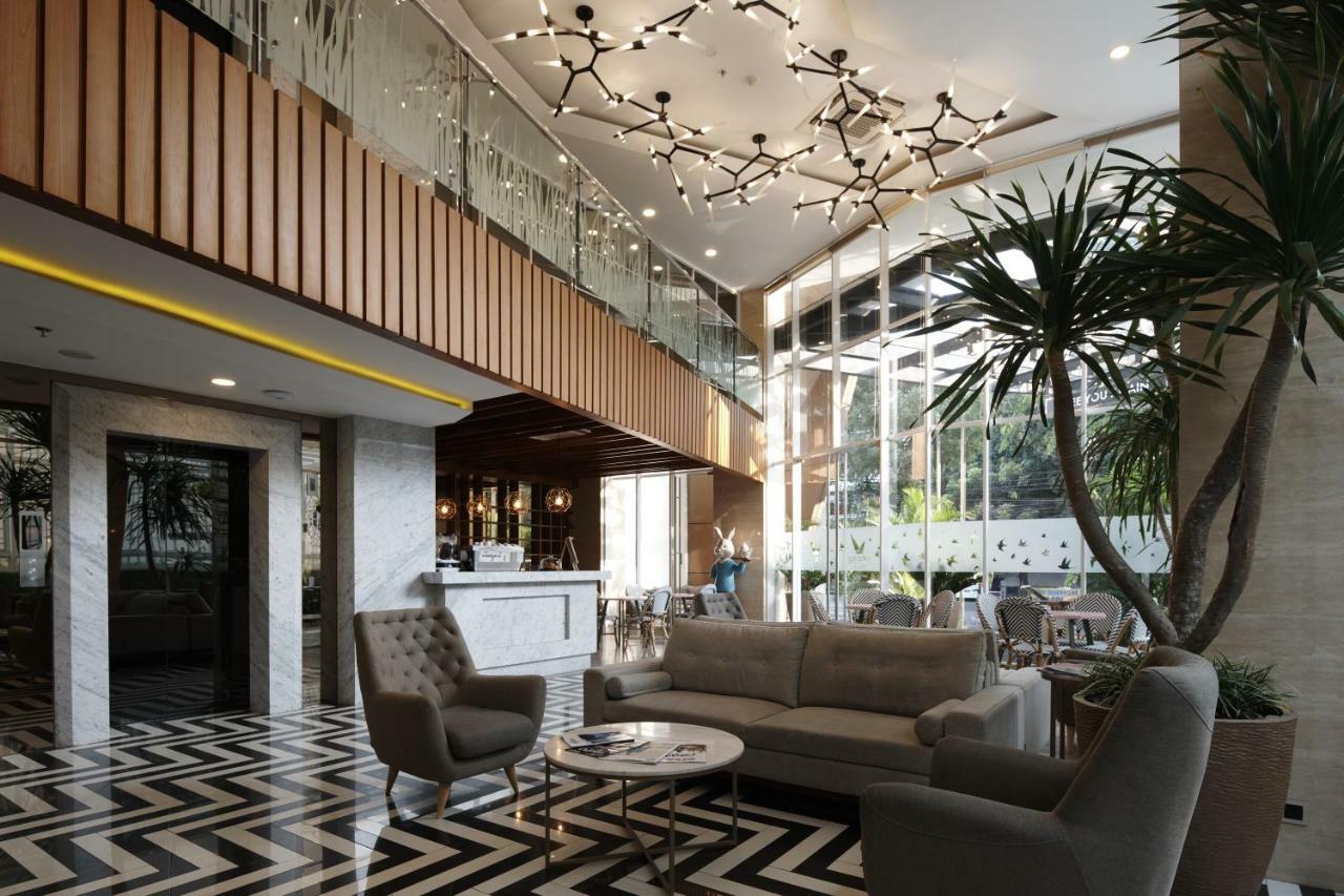 Hotel Verse Luxe Wahid Hasyim